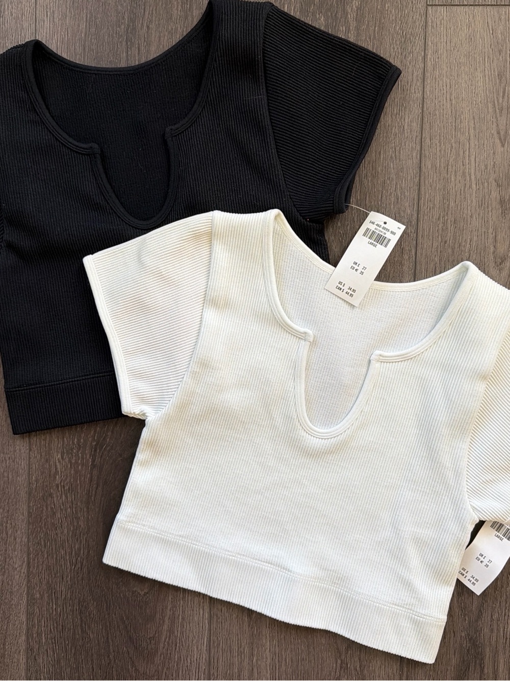 NWT $70 Ribbed V-Neck Crop Top Lot Gilly Hicks Hollister - Black & White L